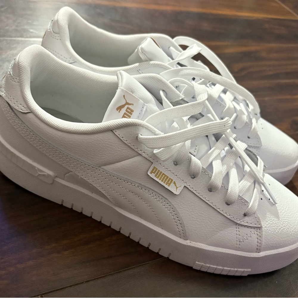 PUMA White Leather Sneakers Shoes Women’s Size 11 Gold Logo Casual Low Top - Picture 4 of 9